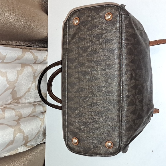 Michael Kors Jet Set Tote With Matching Wallet - Picture 6 of 17